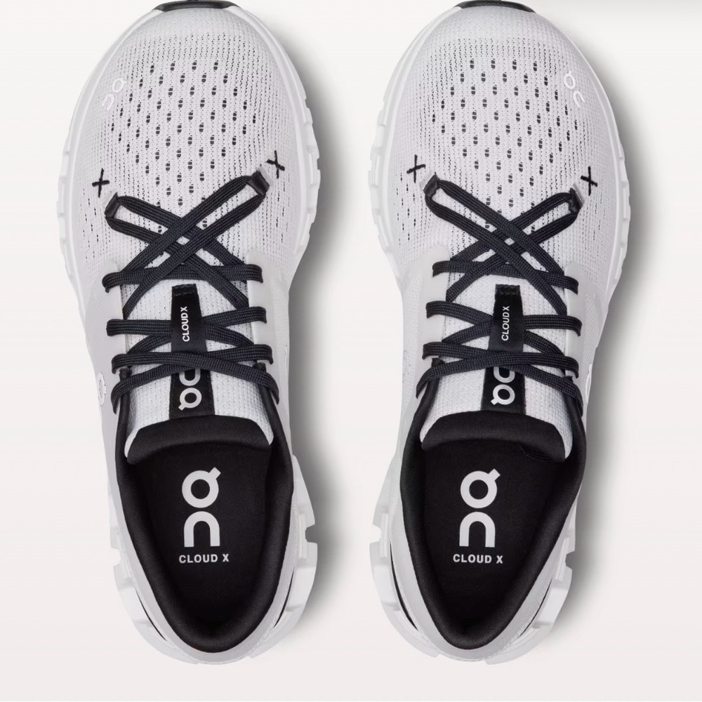 Woman’s Cloud X4, Size 6 Sneakers